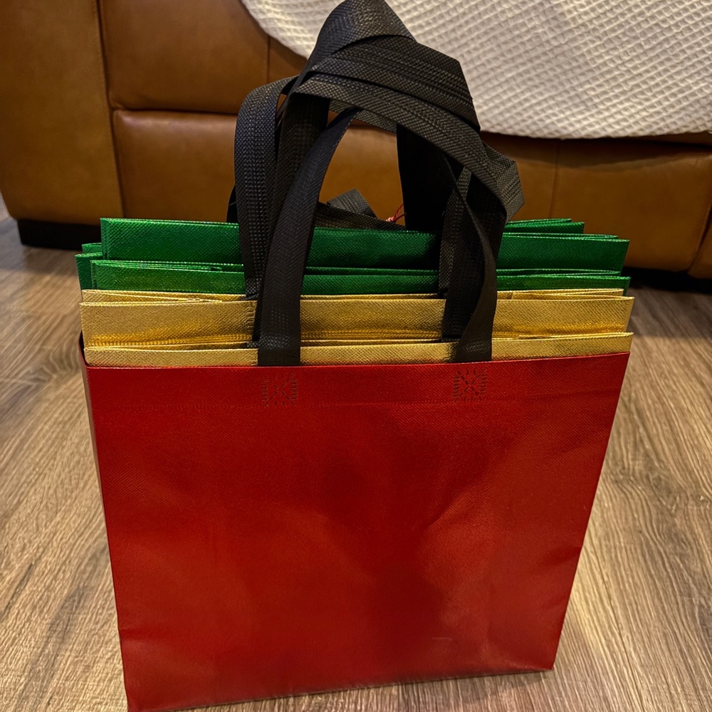 🏷️ 3/$75 Deal 🫱🏻‍🫲🏽 Luxe Lot of Holiday Bags Gift Wrapping Medium